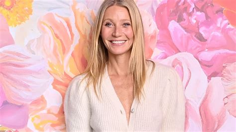 gwyneth paltrow nude|Gwyneth Paltrow Poses Nude Covered in Gold Body Paint for。